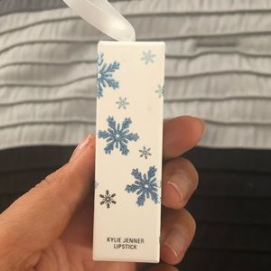 Kylie cosmetics snow cute lipstick